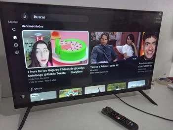 Foto 2 de Televisor Led Smart De 32 '' Marca Win Modelo Win32fs Con Control Usado Con Desgaste Acc Dos Patitas