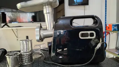 Molino De Carne Marca Midea Modelo Mm2606b Usado En Buen Estado Acc Con Todos Sus Accesorios