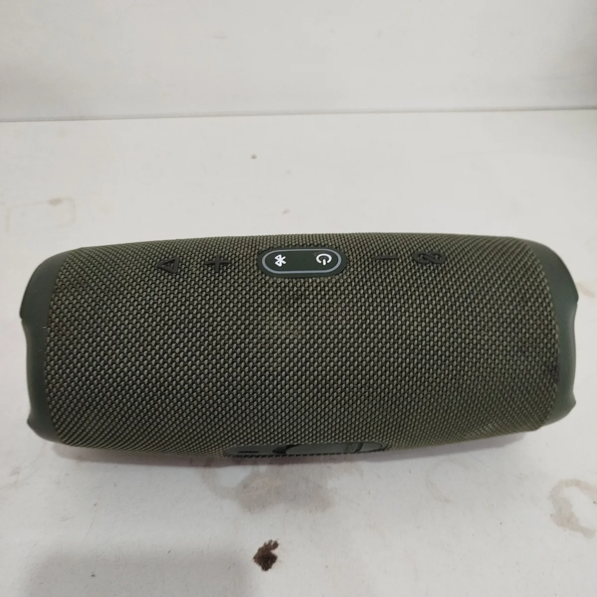Foto 2 de Parlante Portatil Marca Jbl Modelo Chargue 5 Usado En Buen Estado Con No Tiene Acc No Tiene