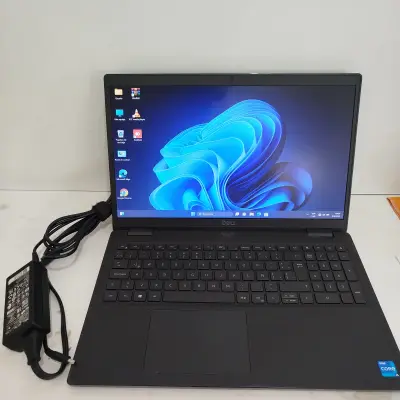 Notebook Marca Dell Modelo Latitude 3520 Procesador Core I5 Memoria Ram 8 Gb Disco Duro 250 Gb Generacion 11 Acc CargadorUsbHdmiTeclado Numerico