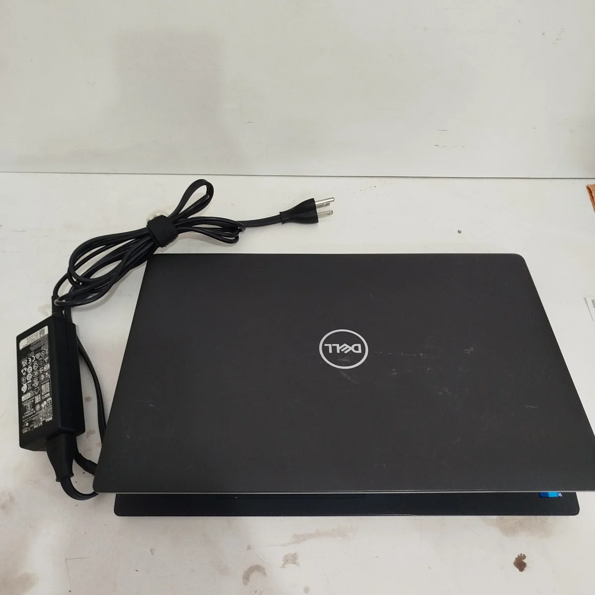 Foto 2 de Notebook Marca Dell Modelo Latitude 3520 Procesador Core I5 Memoria Ram 8 Gb Disco Duro 250 Gb Generacion 11 Acc CargadorUsbHdmiTeclado Numerico