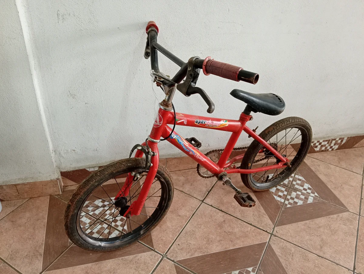 Foto 2 de Bicicleta Marca Super Cham Aro 14 Modelo No Tiene Usado Con Desgaste Acc No Tiene