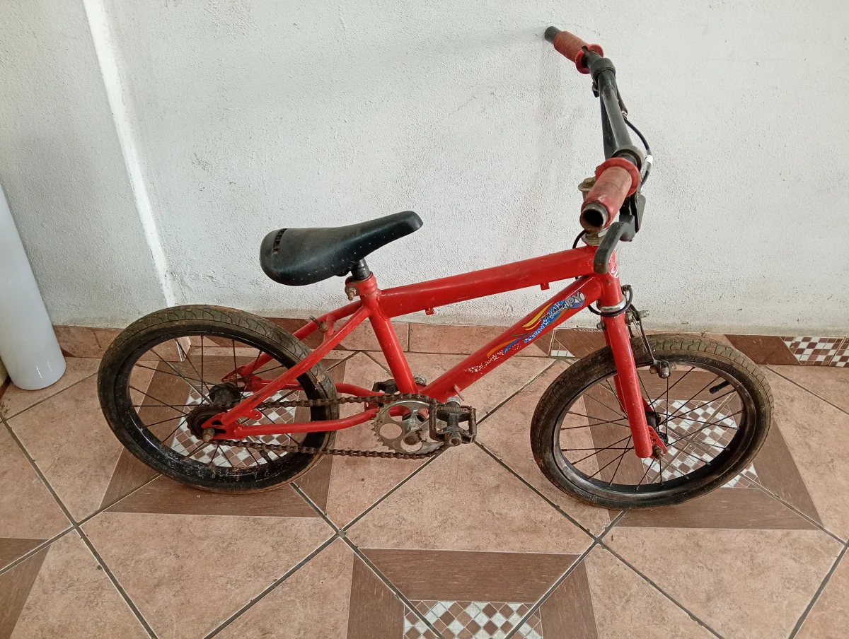 Foto 3 de Bicicleta Marca Super Cham Aro 14 Modelo No Tiene Usado Con Desgaste Acc No Tiene