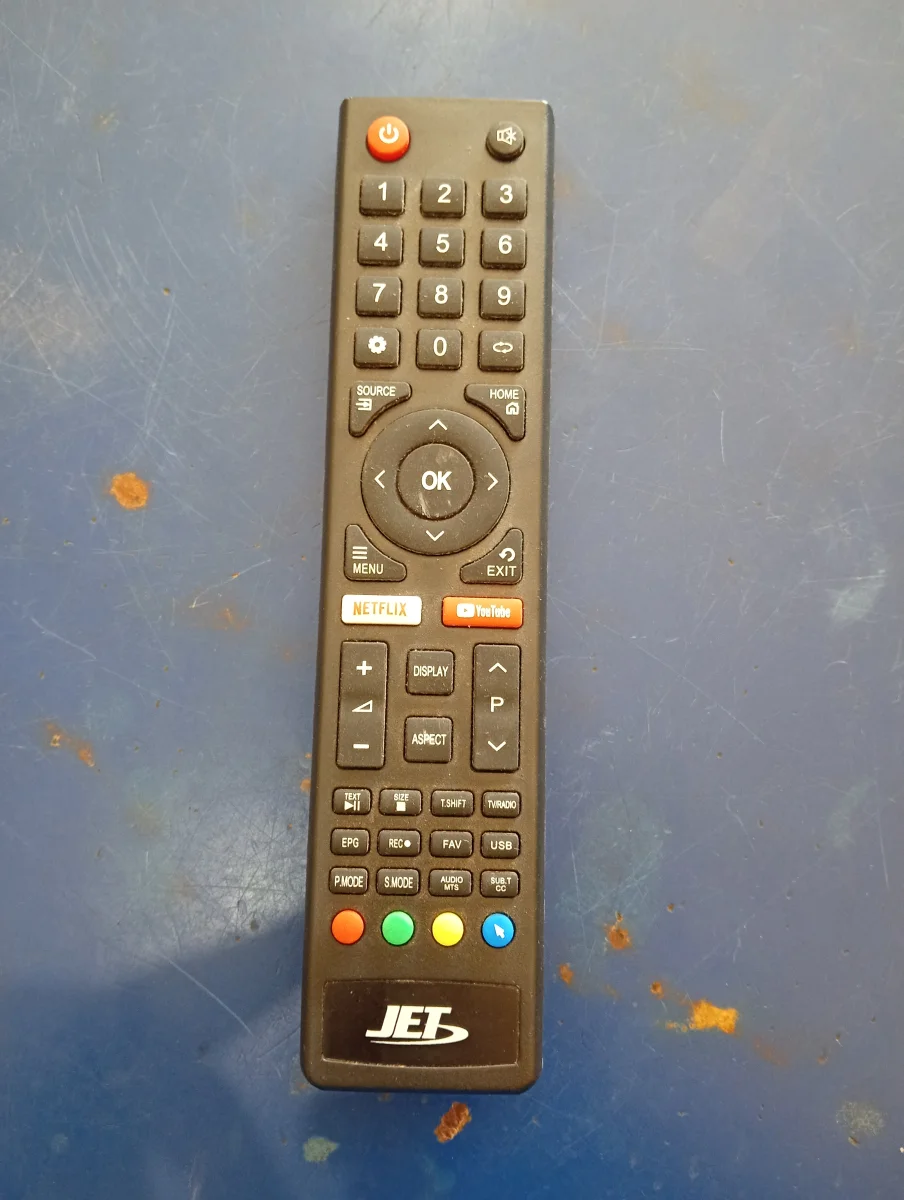 Foto 2 de Televisor Led Smart De 32 '' Marca Jet Modelo Je32-Hdsm Con Control Usado En Buen Estado Acc Patitas