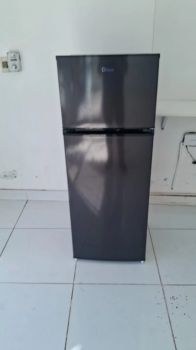 Heladera Marca Midea Modelo Mdrt294fgg28 Usado En Buen Estado Litros 300 Acc 2 Puertas3 Divisorias De CristalVerdulera3 Porta Envaes Por La Puerta1 Parrilla En El CongeladorLuz Interna