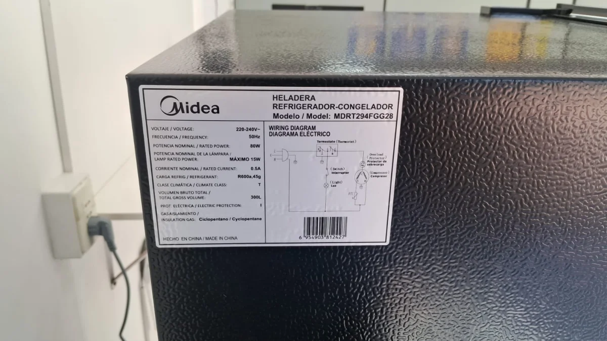 Foto 3 de Heladera Marca Midea Modelo Mdrt294fgg28 Usado En Buen Estado Litros 300 Acc 2 Puertas3 Divisorias De CristalVerdulera3 Porta Envaes Por La Puerta1 Parrilla En El CongeladorLuz Interna