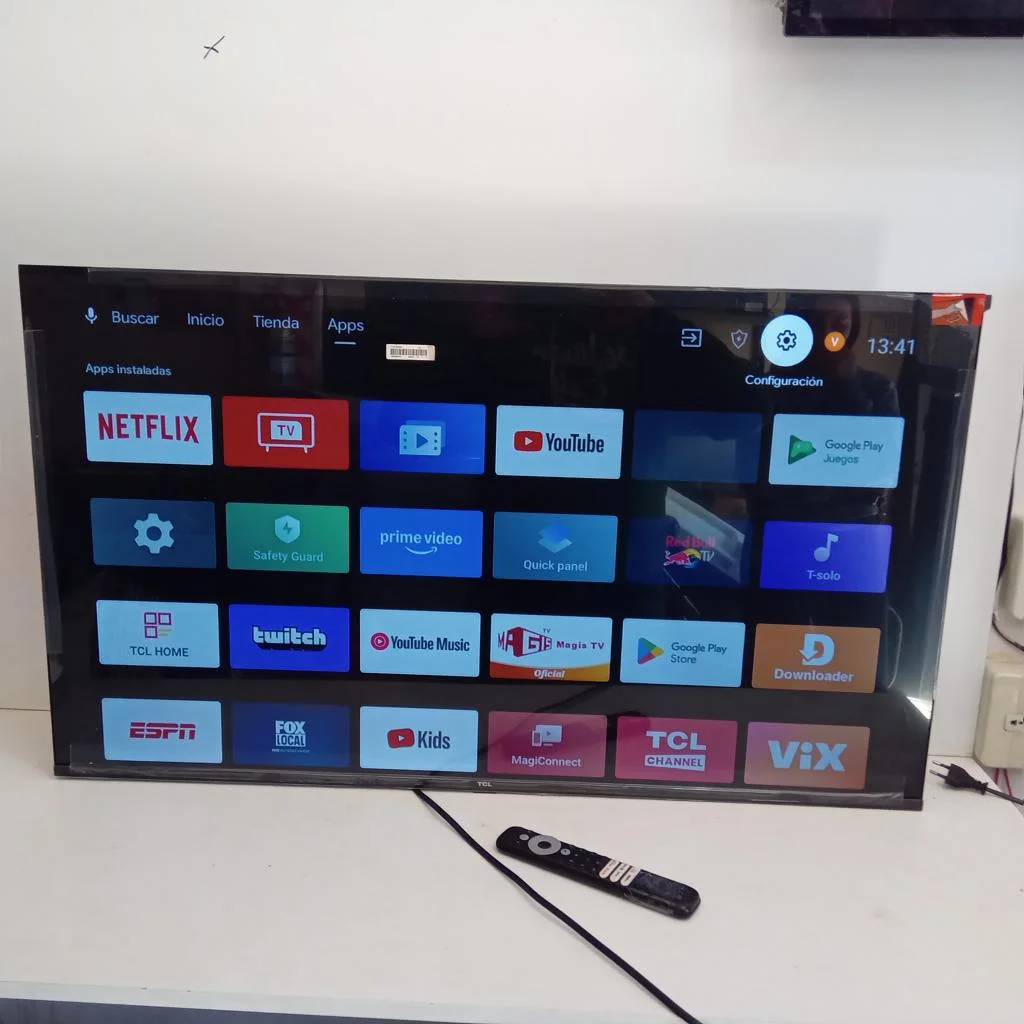 Foto 2 de Televisor Led Smart De 43 '' Marca Tcl Modelo 43s5400a Con Control Usado En Buen Estado Acc 2 PatitasCaja