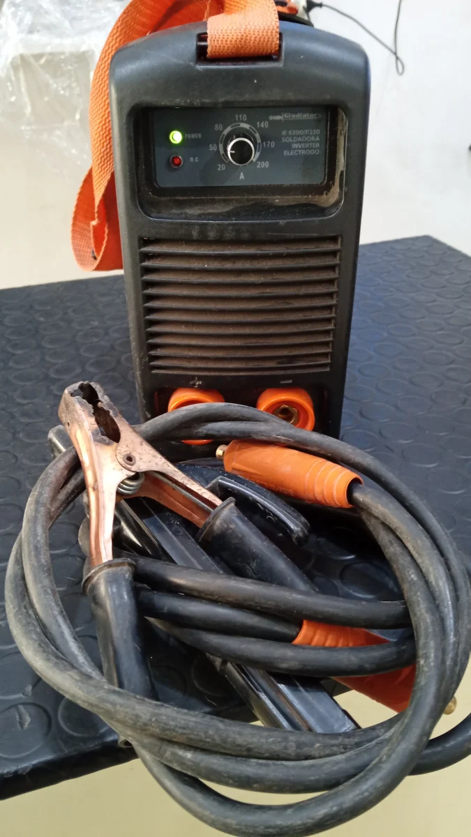 Foto 3 de Soldador Marca Gladiator Modelo Ie6200/7/22 Nro Usado En Buen Estado Acc 1 Cable Positivo 1 Cable Negativo