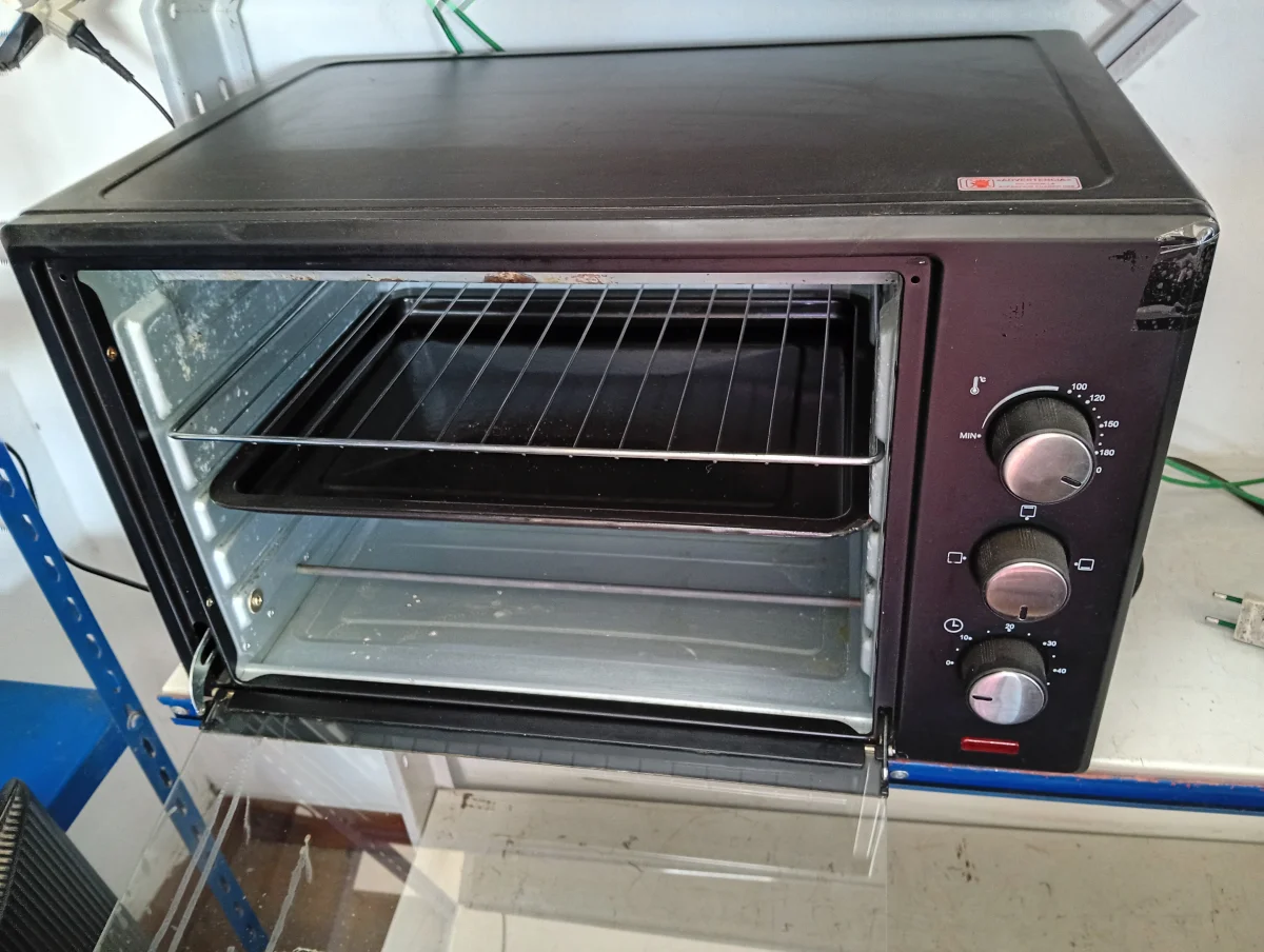 Foto 2 de Horno Marca Dayo Litros 45 Modelo E045 Usado En Buen Estado Acc Con Bandeja Y Parrilla