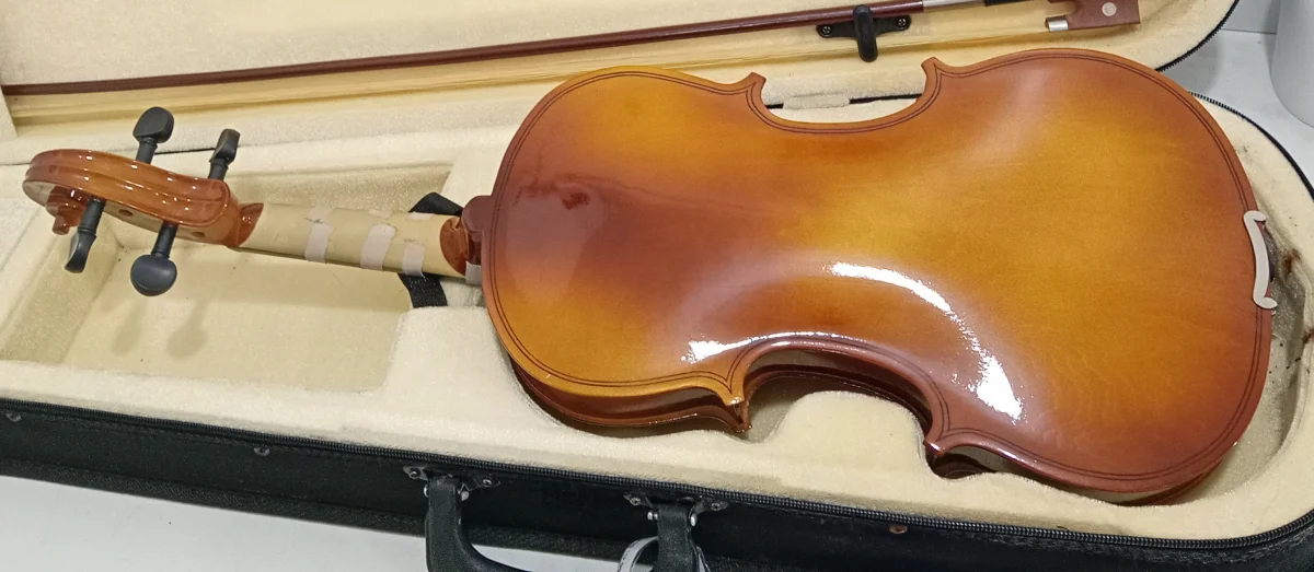 Foto 3 de Violin Marca No Tiene Modelo No Tiene Usado En Buen Estado Acc 4 Cuerdas Con Un Arco