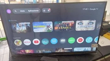 Televisor Led Smart De 32 '' Marca Jam Modelo Ultrasgtm-32gfs Con Control Usado Con Desgaste Acc Control GenericoCable Usb Negro DesgastadoCabeza De Cargador