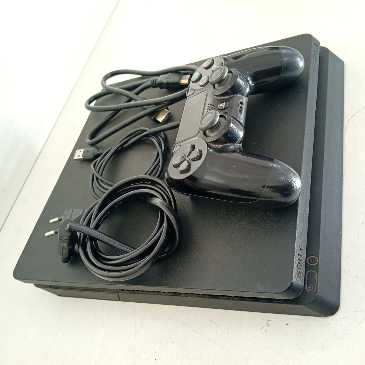 Foto 3 de Juego Electronico Ps4 Marca Sony Modelo Cuh-2015a Disco Duro 500 Gb Con Control Sin Caja Usado En Buen Estado Acc Cable HdmUsbPower