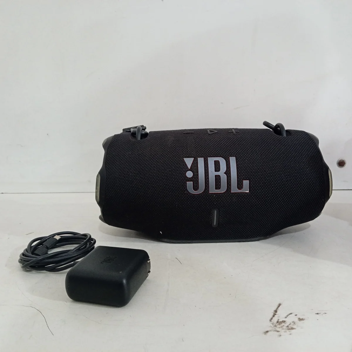 Foto 2 de Speaker Potencia Watts 20 Marca Jbl Sin Control Modelo Xtreme 4 Usado En Buen Estado Sin Caja Acc No Tiene
