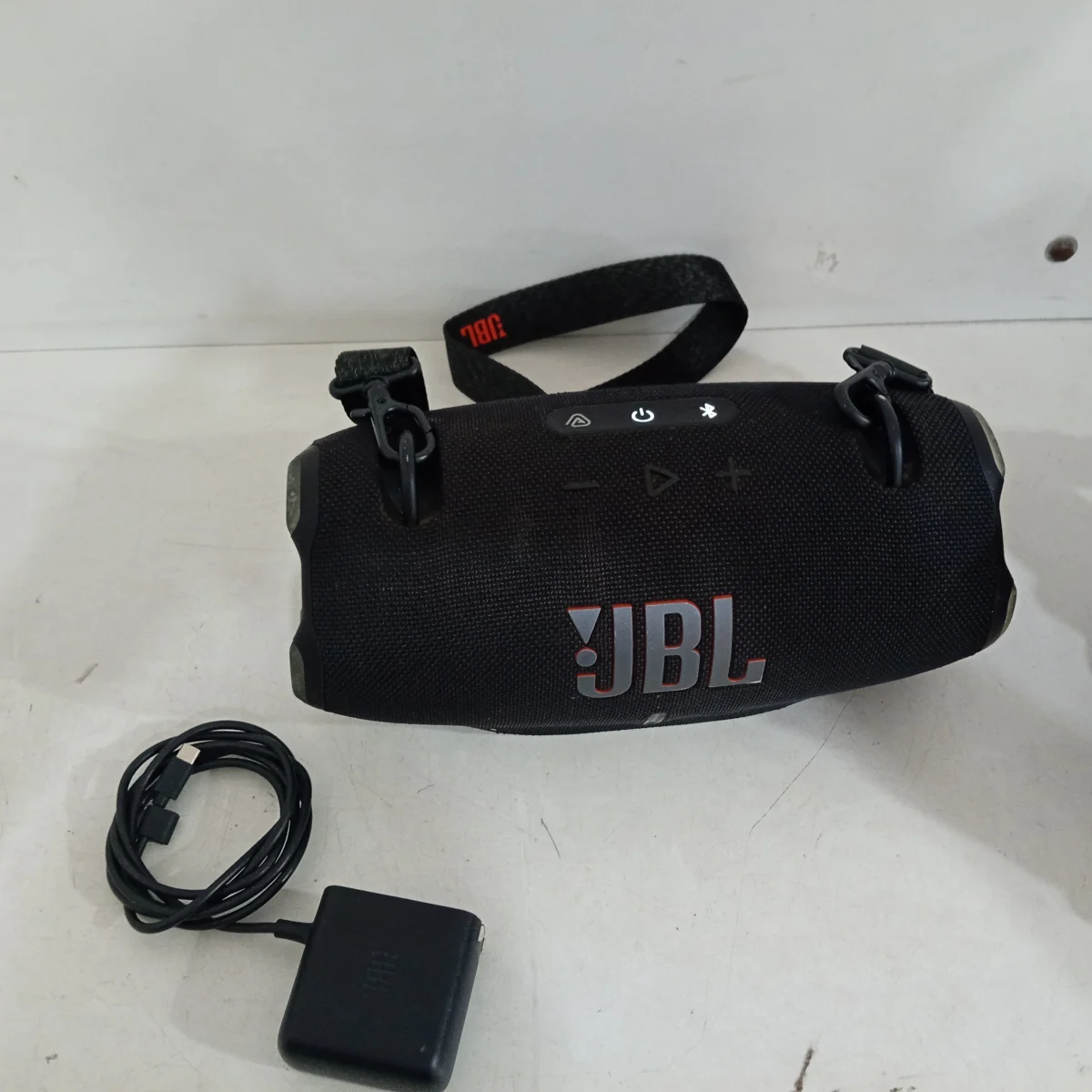 Foto 3 de Speaker Potencia Watts 20 Marca Jbl Sin Control Modelo Xtreme 4 Usado En Buen Estado Sin Caja Acc No Tiene