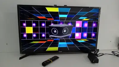 Televisor Led Smart De 32 '' Marca Samsung Modelo Un32j4290ag Con Control Usado Con Desgaste Acc Control PatitasSoporte Pared