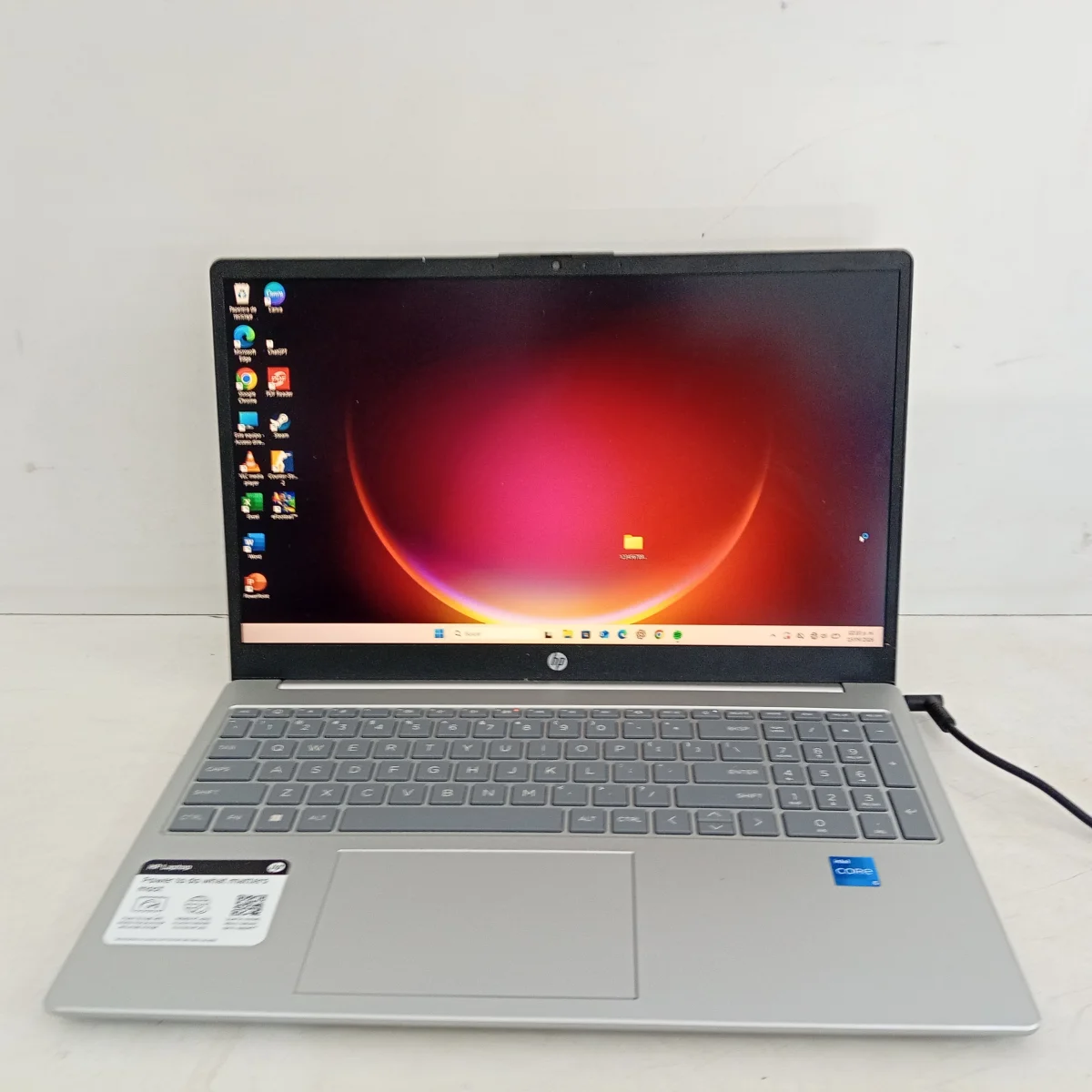 Notebook Marca Hp Modelo 15-Fd0095 Procesador I5-12 Memoria Ram 8 Gb Disco Duro 237 Gb Generacion 12 Acc Cargador
