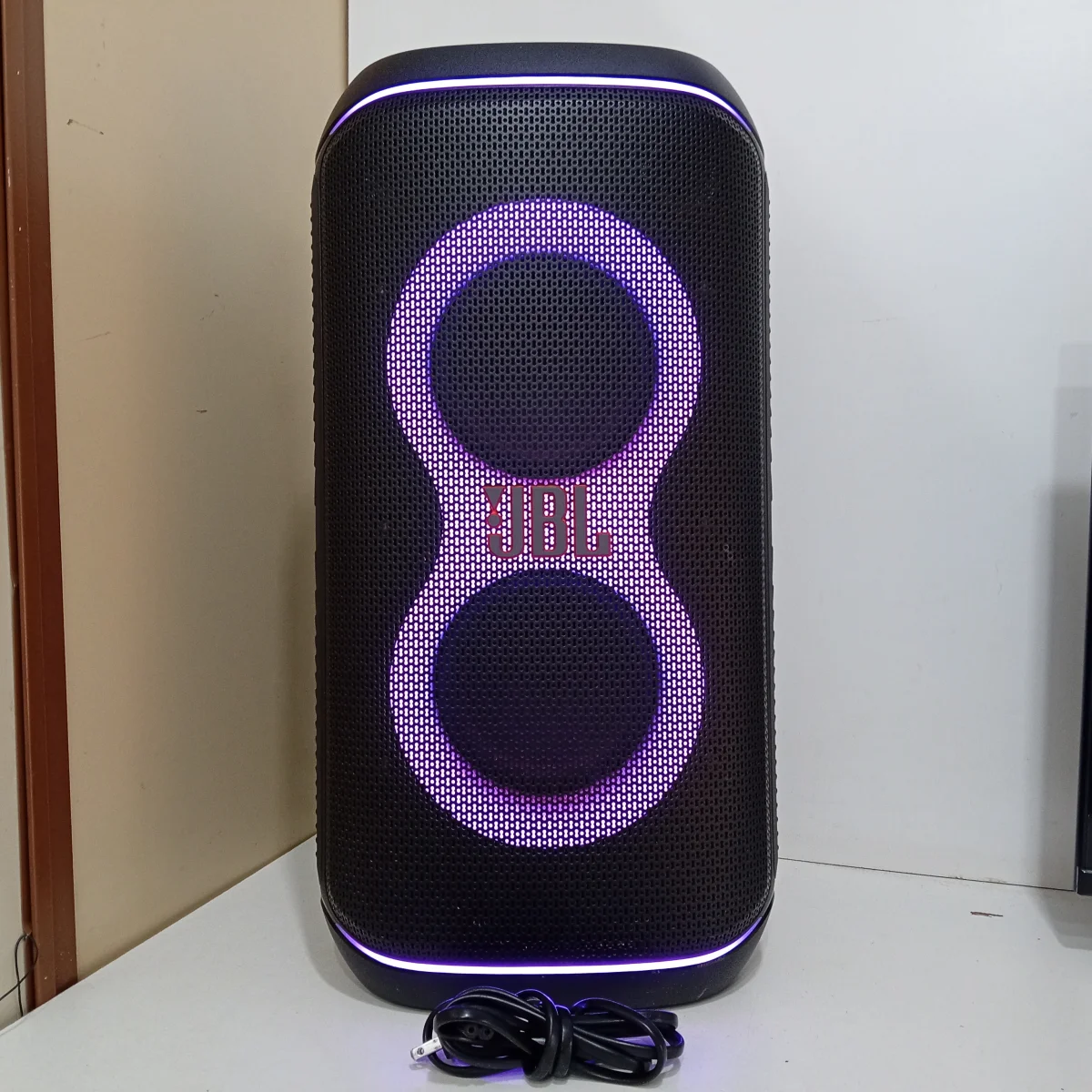Caja De Sonido Amplificada Marca Jbl Modelo Partybox Club 120 Sin Control Usado En Buen Estado Acc Cable Cte