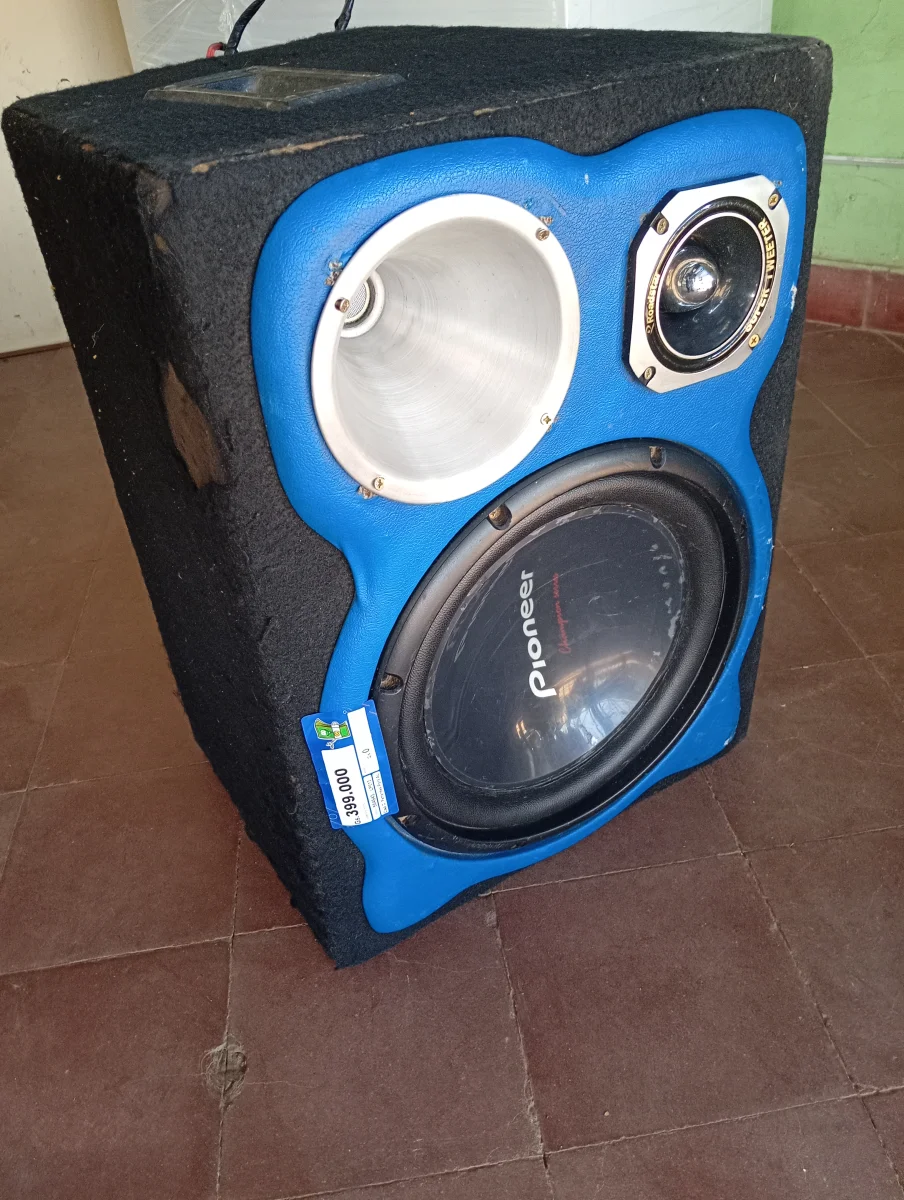 Foto 2 de Caja C/ Parlantes Para Auto Usado En Buen Estado Acc Parlante PioonerCornteraTwister