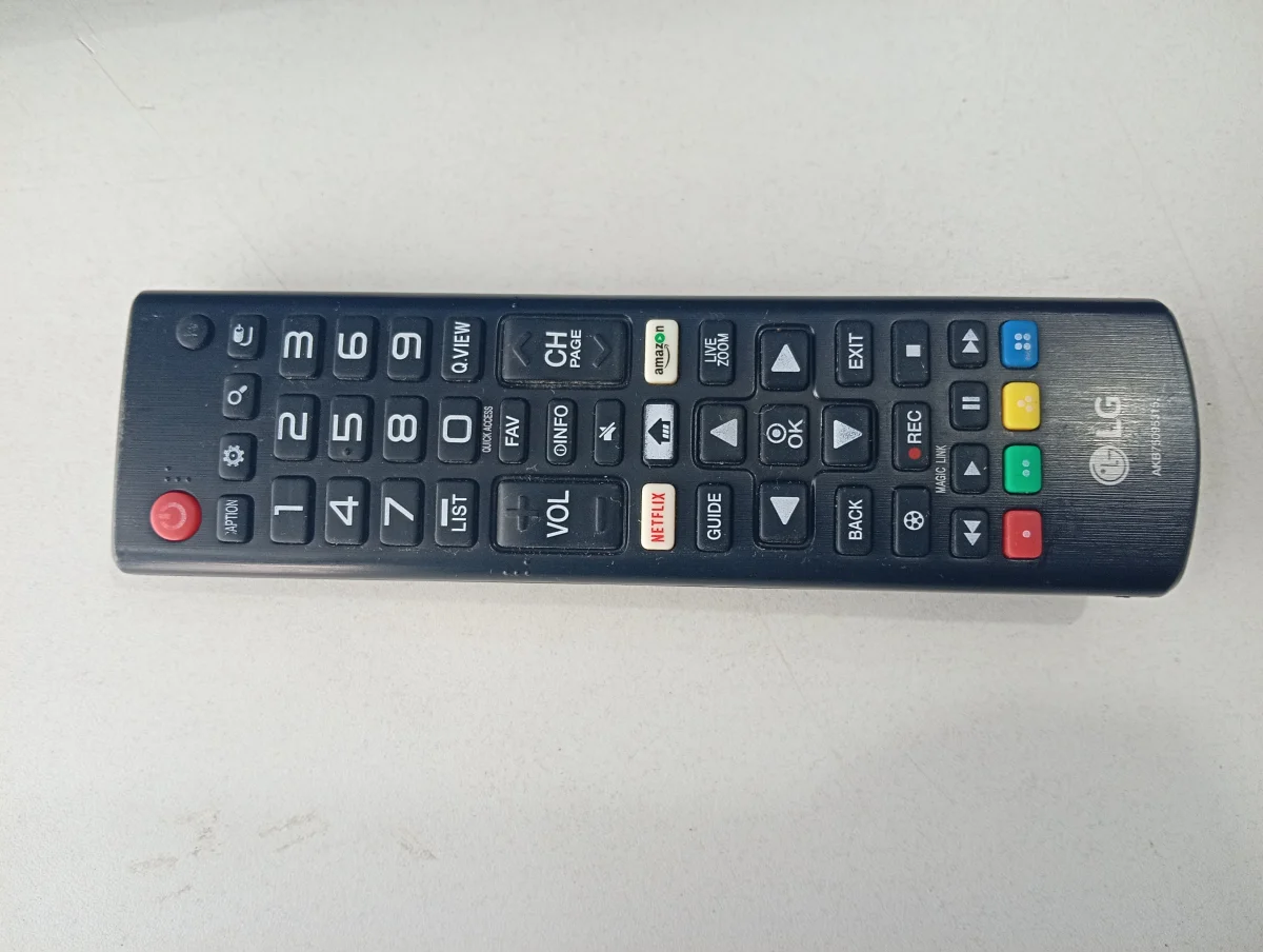 Foto 2 de Televisor Led Smart De 55 '' Marca Samsung Modelo 55uj6300 Con Control Usado En Buen Estado Acc Cable Power