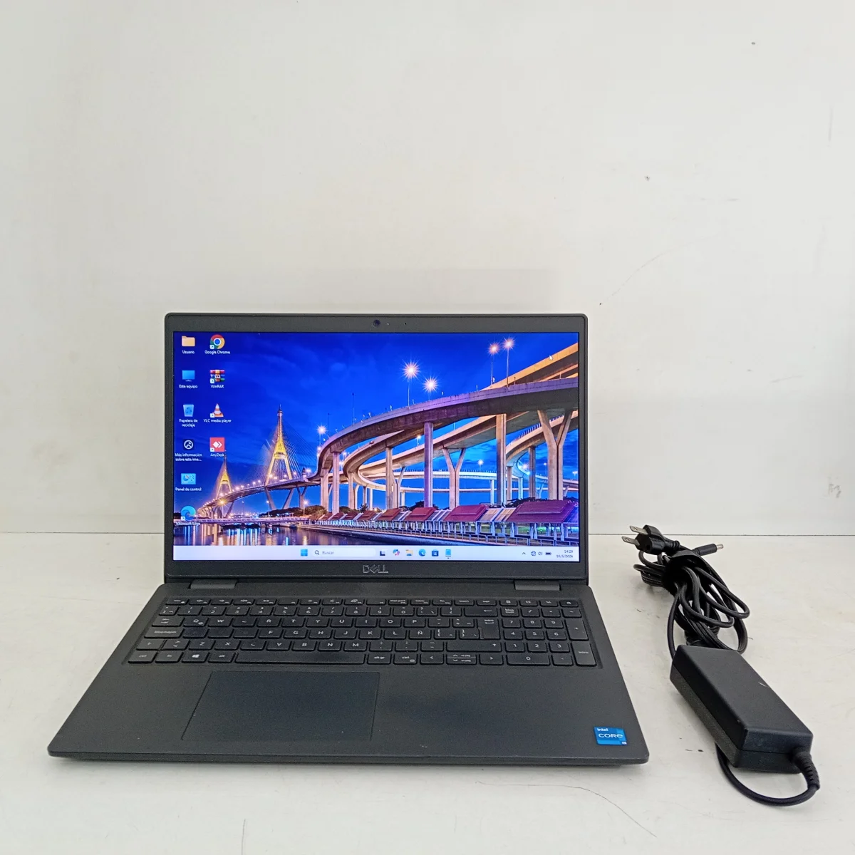 Foto 2 de Notebook Marca Dell Modelo Latitude 3520 Procesador Core I5 Memoria Ram 8 Gb Disco Duro 250 Gb Generacion 11 Acc Teclado NumericoCargador