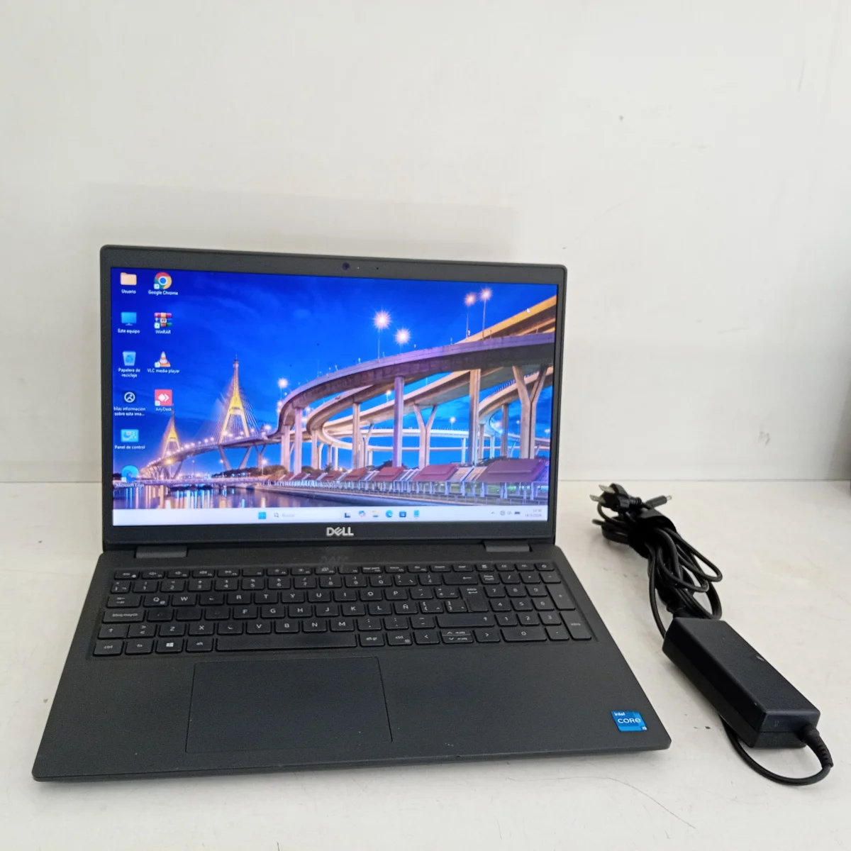 Foto 3 de Notebook Marca Dell Modelo Latitude 3520 Procesador Core I5 Memoria Ram 8 Gb Disco Duro 250 Gb Generacion 11 Acc Teclado NumericoCargador