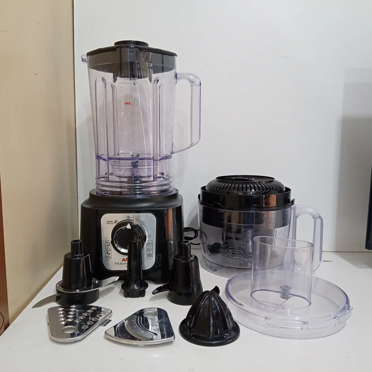Foto 3 de Multiprocesador 2 Velocidades Marca Arno Modelo Mp70 Usado En Buen Estado Acc Con Todos Los Accesorios
