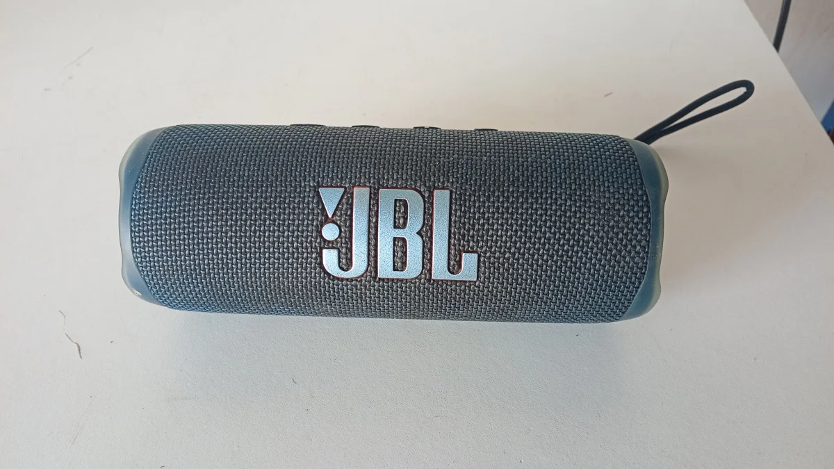 Parlante Portatil Marca Jbl Modelo Flip6 Usado Con Desgaste Con No Tiene Acc No Tiene