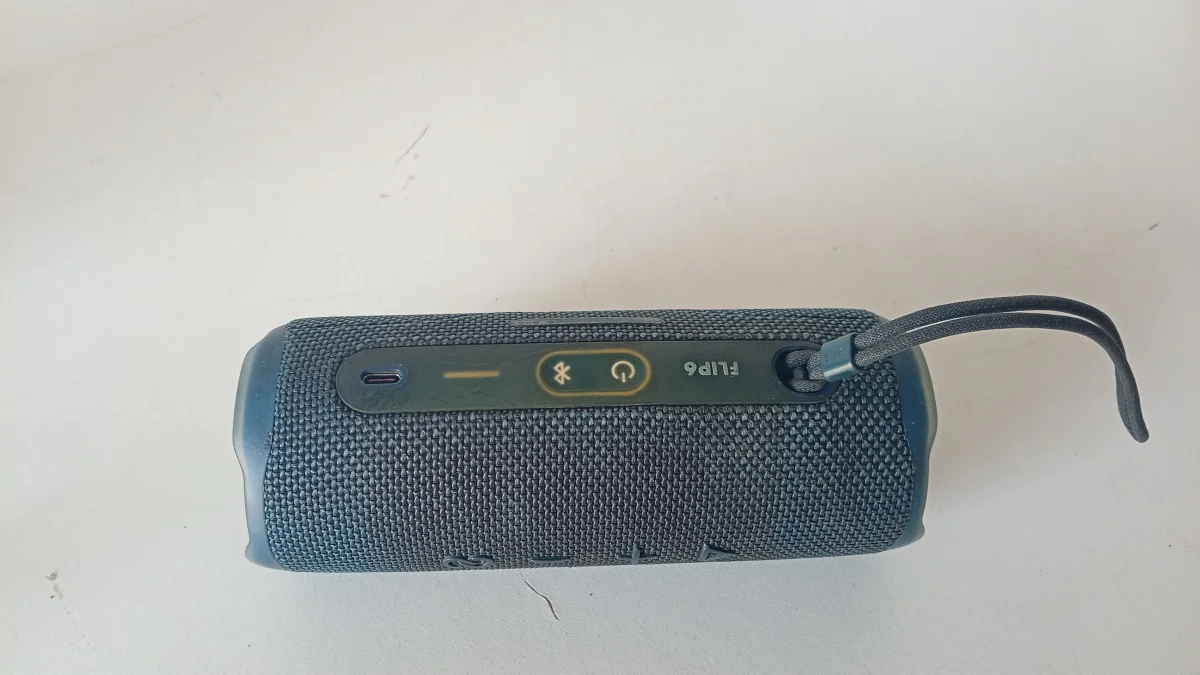 Foto 2 de Parlante Portatil Marca Jbl Modelo Flip6 Usado Con Desgaste Con No Tiene Acc No Tiene