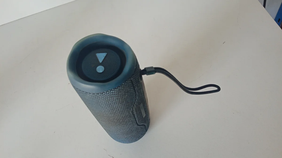 Foto 3 de Parlante Portatil Marca Jbl Modelo Flip6 Usado Con Desgaste Con No Tiene Acc No Tiene