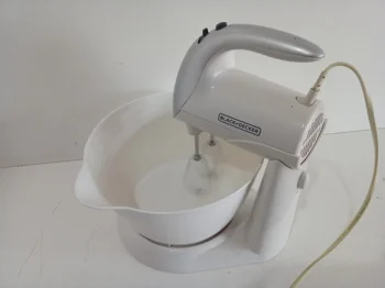 Batidora Marca Black+Decker Modelo Mx900-Cl Usado Con Desgaste Acc 1 Par De BatidoresBolw Plastico