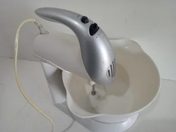 Foto 2 de Batidora Marca Black+Decker Modelo Mx900-Cl Usado Con Desgaste Acc 1 Par De BatidoresBolw Plastico