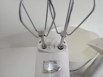 Foto 3 de Batidora Marca Black+Decker Modelo Mx900-Cl Usado Con Desgaste Acc 1 Par De BatidoresBolw Plastico
