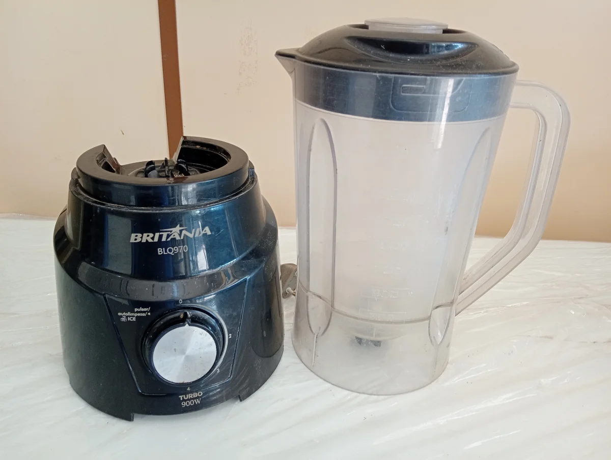 Foto 2 de Licuadora Marca Britania Modelo Blq970 Velocidades Usado En Buen Estado Acc Jara De Plastico