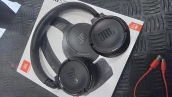 Auricular Marca Jbl Modelo Tune520 Usado En Buen Estado Con Cable Usb Acc No Tiene