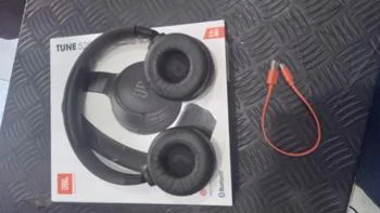 Foto 2 de Auricular Marca Jbl Modelo Tune520 Usado En Buen Estado Con Cable Usb Acc No Tiene