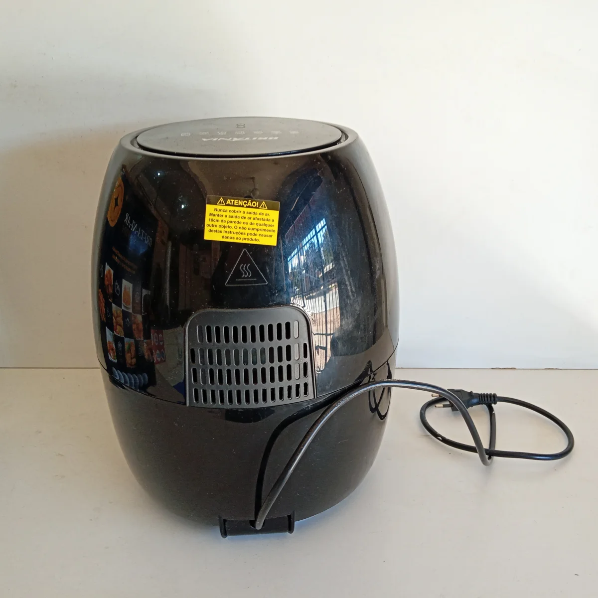 Foto 2 de Fritadora Marca Britania Modelo Air-Fry-Bfr21p Usado-En-Buen-Estado Acc Caja
