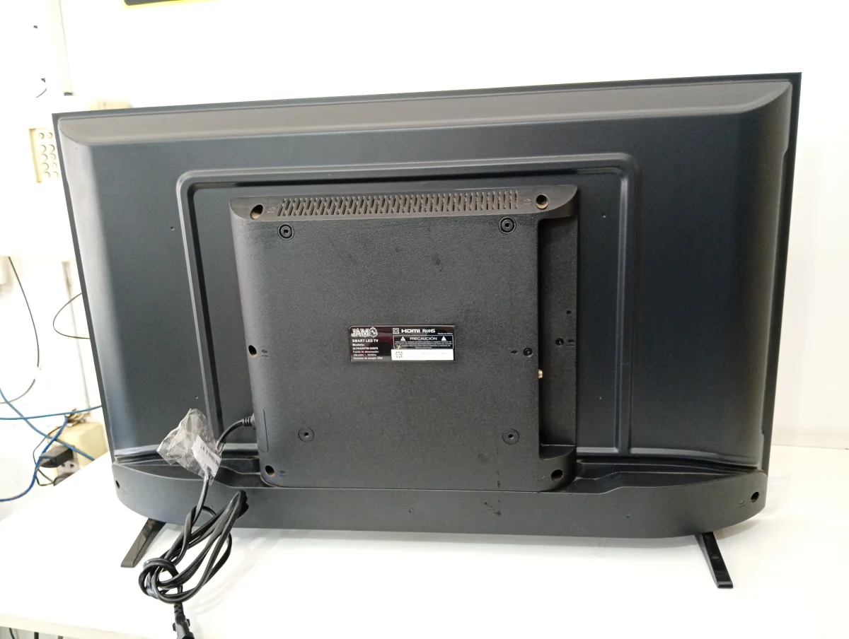 Foto 3 de Televisor Led Smart De 32 '' Marca Jam Modelo Ultrasgtm-32gfs Con Control Usado En Buen Estado Acc Par De PatitasControl