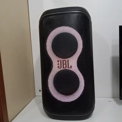 Caja De Sonido Amplificada Marca Jbl Modelo Partybox Club 120 Sin Control Usado En Buen Estado Acc Cable Cte