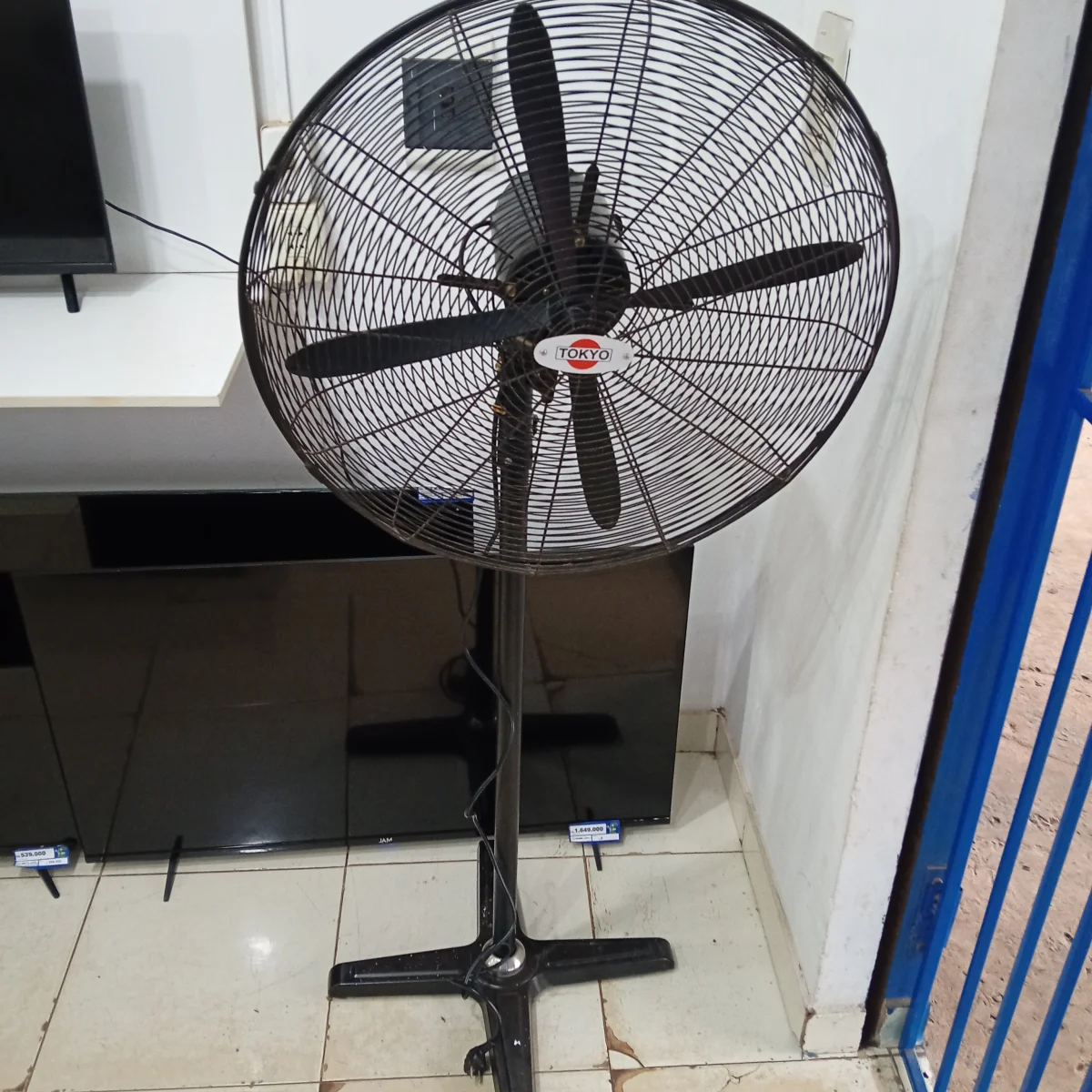 Foto 3 de Ventilador 3 Velocidades Marca Tokyo Modelo Vrtokpii26r-Ar Usado En Buen Estado Acc Pedestal