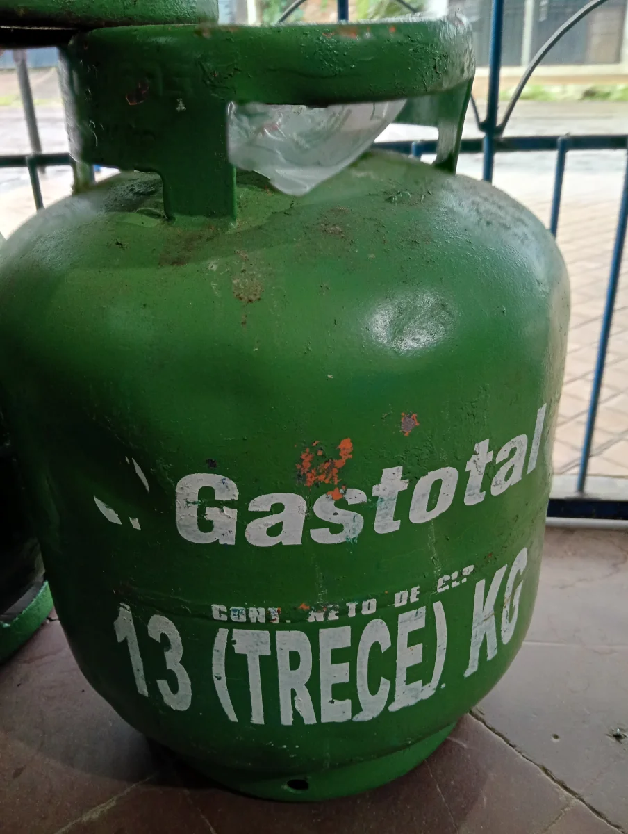 Garrafa Cap 13 Kg. Marca Gastotal Usado En Buen Estado Color Verde Acc No Tiene