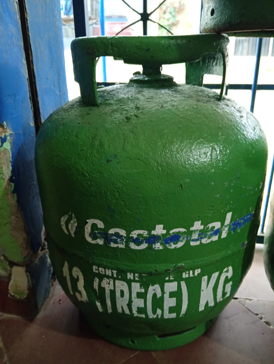 Foto 2 de Garrafa Cap 13 Kg. Marca Gastotal Usado En Buen Estado Color Verde Acc No Tiene