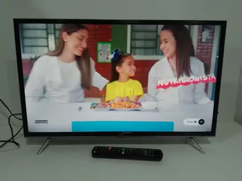 Televisor Led Smart De 32 '' Marca Jam Modelo Ja32hd218s Con Control Usado En Buen Estado Acc Par De Patitas