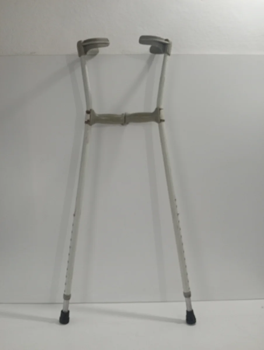 Foto 2 de Par De Muletas Marca No Tiene Modelo No Tiene Color Gris Acc No Tiene