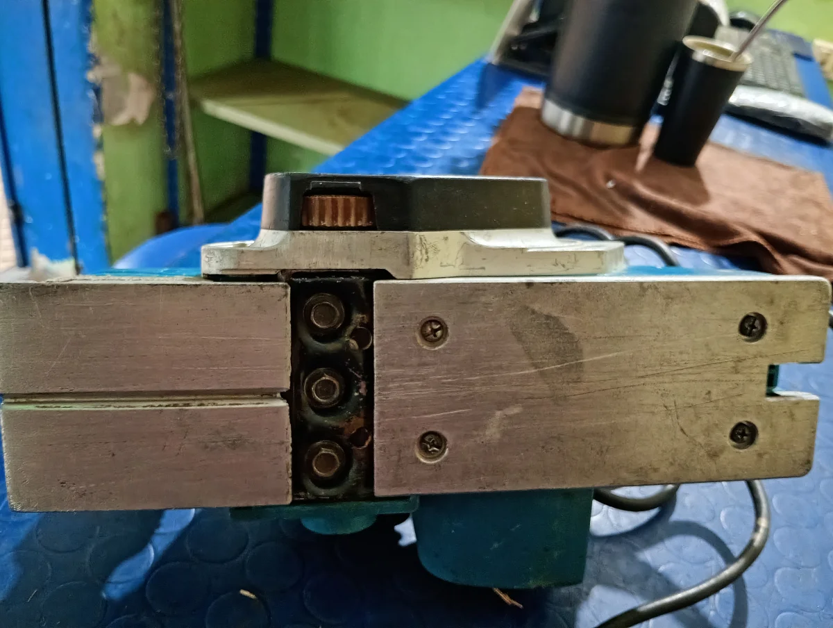 Foto 2 de Cepilladora De Madera Marca Makita Modelo Kp0800 Usado En Buen Estado Acc No Tiene