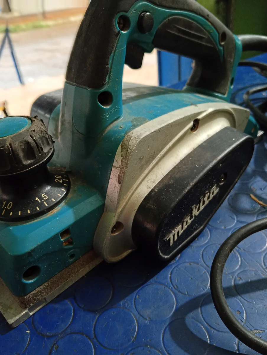 Foto 3 de Cepilladora De Madera Marca Makita Modelo Kp0800 Usado En Buen Estado Acc No Tiene