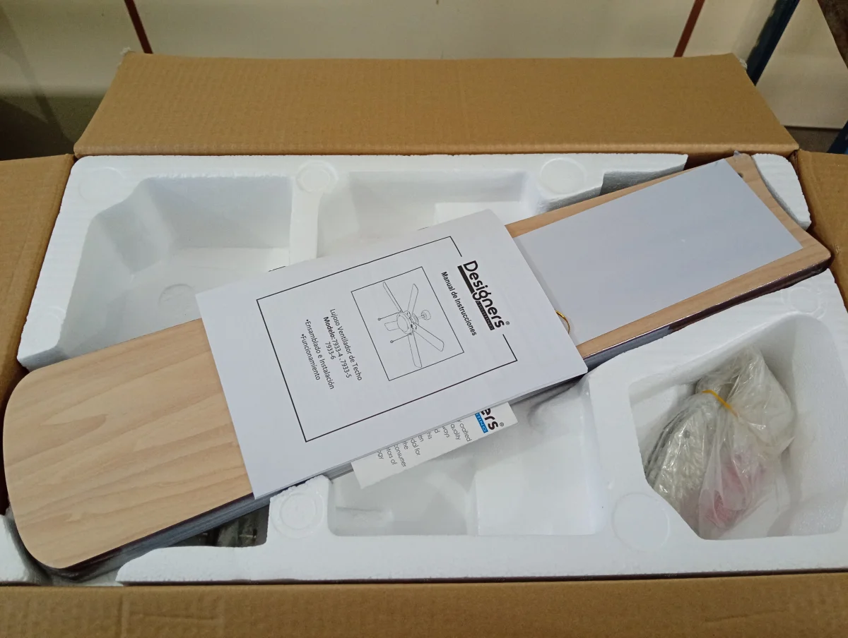 Foto 2 de Ventilador 3 Velocidades Marca Designers Modelo 7933-5 Nuevo Sin Uso Acc En Caja Con Accesios Completos