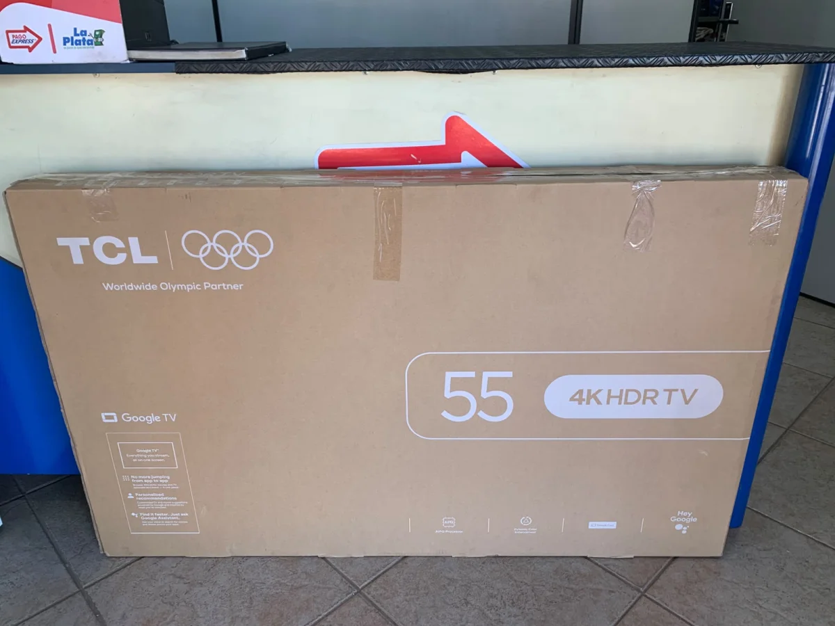 Foto 6 de Televisor Led Smart De 55 '' Marca Tcl Modelo 5596k Con Control Nuevo Sin Uso Acc C/Patitas De Pedestal