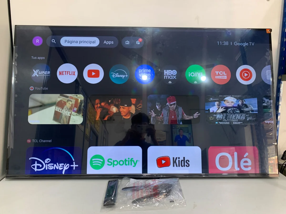 Foto 2 de Televisor Led Smart De 55 '' Marca Tcl Modelo 5596k Con Control Nuevo Sin Uso Acc C/Patitas De Pedestal