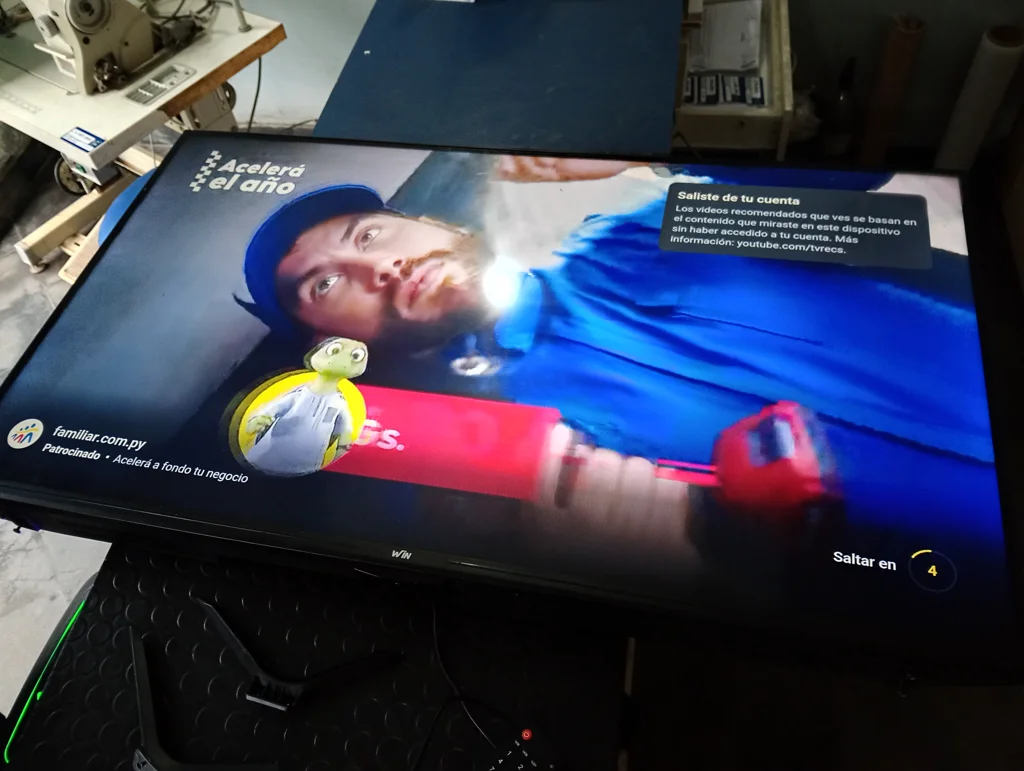 Foto 3 de Televisor Led Smart De 43 '' Marca Win Modelo Win43fs Con Control Usado En Buen Estado Acc CajaPar De Patitas