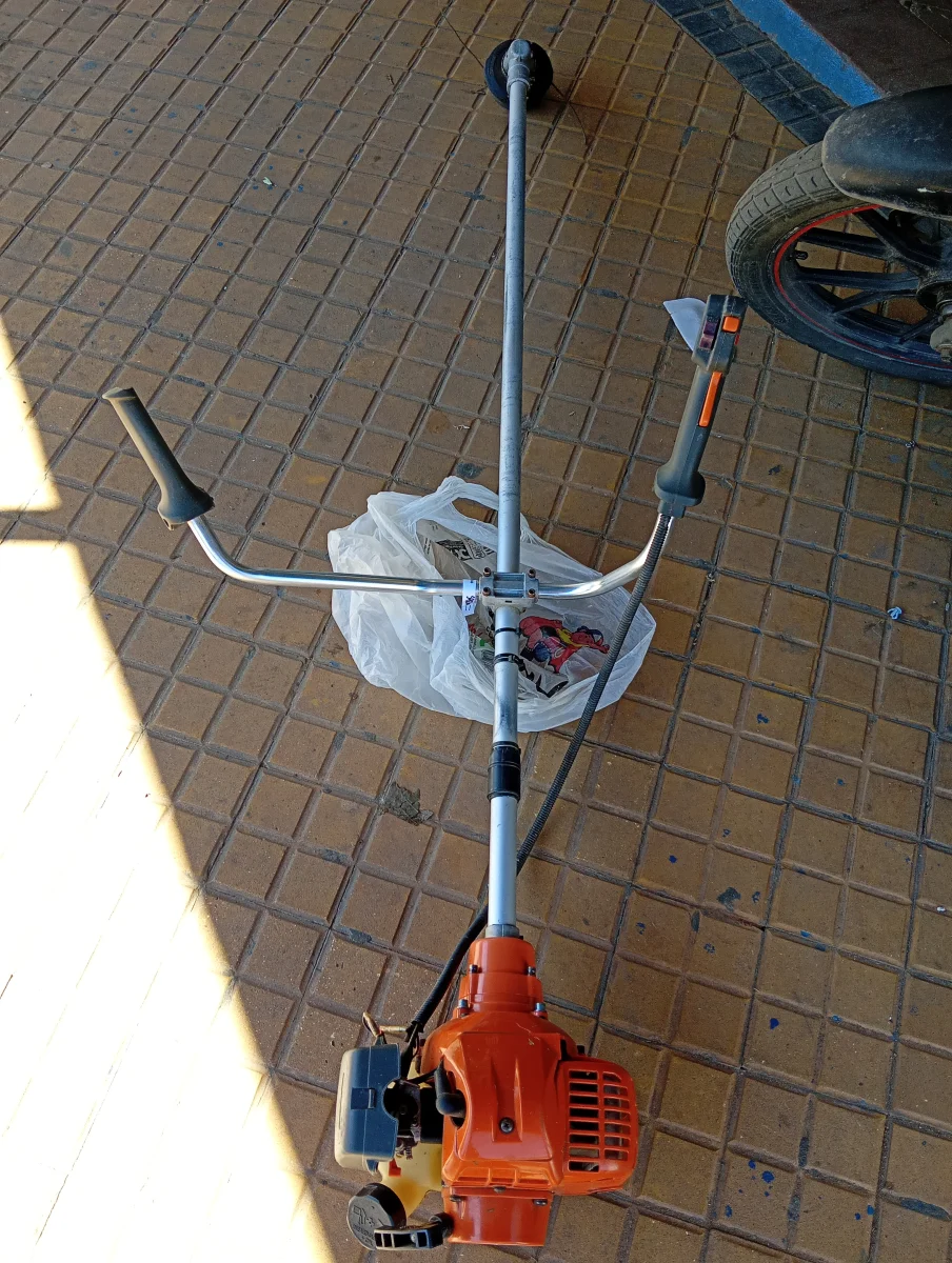 Desmalezadora Marca Husqvarna Modelo 143 Usado En Buen Estado Original Si Acc Cabezal De NylonPechera